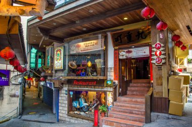 Orada Jiufen ve çeşitli yerel aksesuarları en ünlü ülke satış mağazaları snack cadde boyunca Jiufen eski sokak içinde yer alan bir hostel.