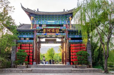 Shuhe antik kenti Lijiang ve eski çay yolu üzerinde iyi korunmuş şehrin en eski habitatları biridir.