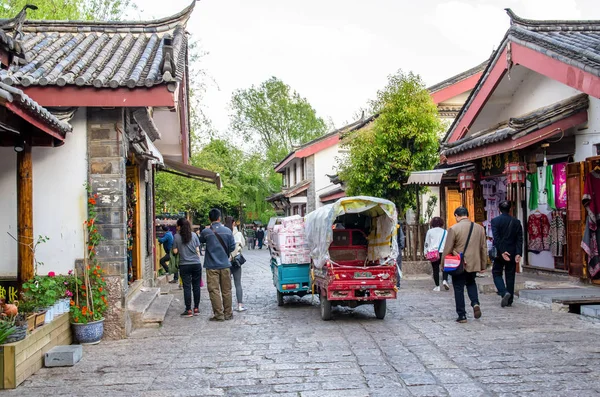 Shuhe Ancient Town es uno de los hábitats más antiguos de Lijiang y ciudad bien conservada en la Antigua Ruta del Té. . — Foto de Stock