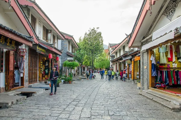 Shuhe Ancient Town es uno de los hábitats más antiguos de Lijiang y ciudad bien conservada en la Antigua Ruta del Té. . — Foto de Stock