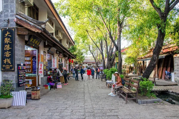 Shuhe Ancient Town is one of the oldest habitats of Lijiang and well-preserved town on the Ancient Tea Route. — Stock Photo, Image