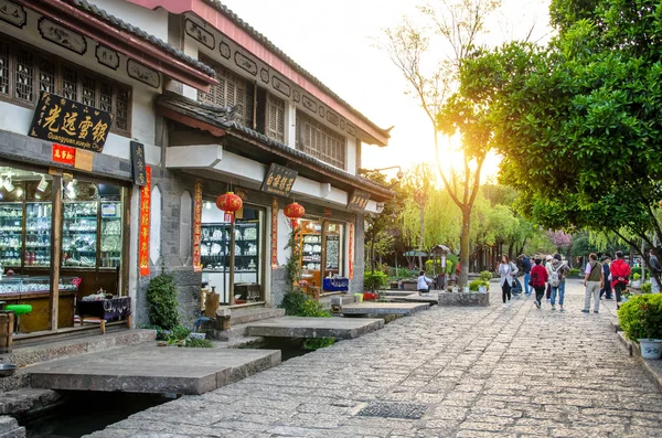 Shuhe antik stad är en av de äldsta livsmiljöerna för Lijiang och välbevarade staden på antika te vägen. — Stockfoto