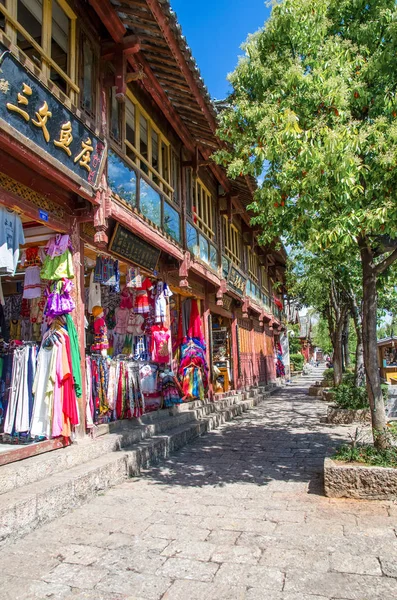 Vista panorámica del casco antiguo de Lijiang en Yunnan, China . — Foto de Stock