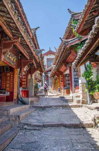 Vista panorámica del casco antiguo de Lijiang en Yunnan, China . — Foto de Stock