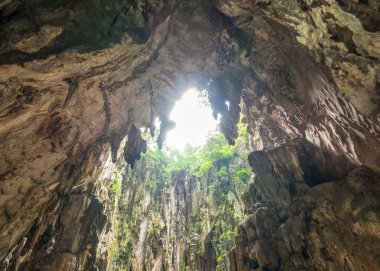 Batu mağaraları, Kuala Lumpur Malezya delikten gelen güneş ışığı