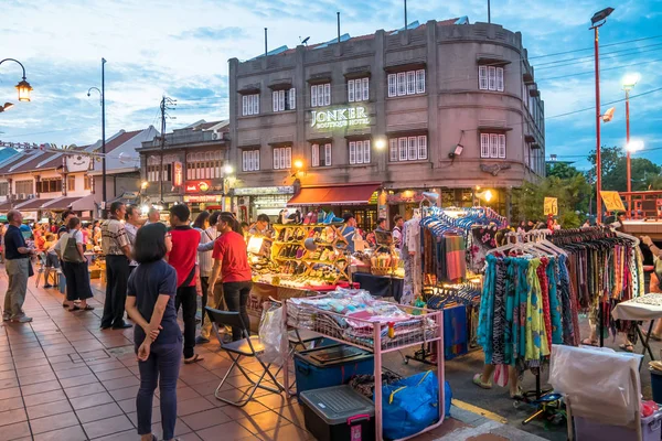 The night market on Friday,Saturday and Sunday is the best part of the Jonker Street, it sells everything from tasty foods to cheap keepsakes. — Stock Photo, Image