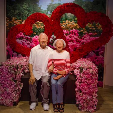 Lee Kuan Yew ve Kwa Geok Choo Madame Tussauds Singapur balmumu rakam. Lee Kuan Yew Singapur ilk Başbakan oldu.
