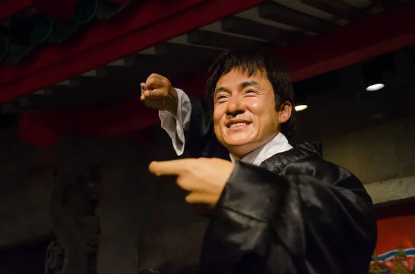 The wax figure of Jackie Chan in Madame Tussauds Singapore. Jackie Chan is a Hong Kong actor,artist, singer and film director — Stock Photo, Image
