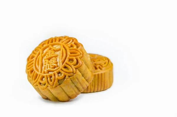 중순가 축제 mooncake 흰색 배경에 고립입니다. 5 커널 mooncake 가장 전통적인 고전 맛 이다. (중국 말 씨 5 커널 mooncake 구운 돼지고기와 의미) — 스톡 사진