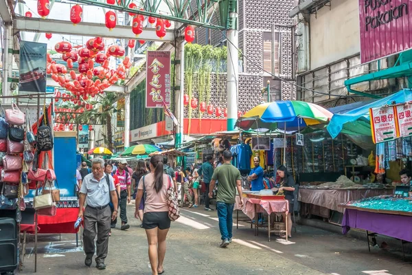 Petaling Street is een chinatown, die in Kuala Lumpur,Malaysia.It meestal vol met lokale bevolking alsmede toeristen bevindt zich. — Stockfoto