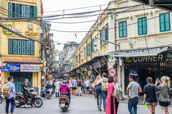 Hanoi Vietnam November 2017 Uitzicht Het Drukke Verkeer Een Kruising — Stockfoto