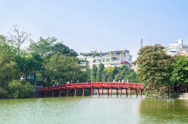 Hanoi Vietnam November 2017 Piros Huc Híd Hoan Kiem Tótól — Stock Fotó