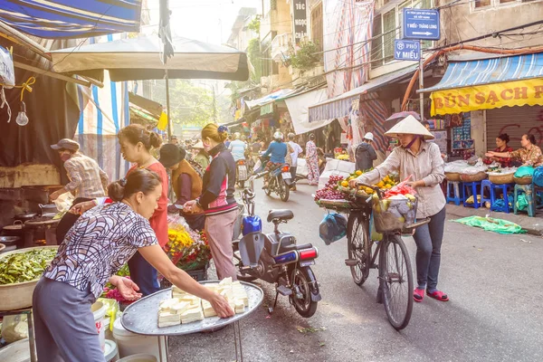 Hanoi Vietnam Noviembre 2017 Ocupada Vida Diaria Local Del Mercado — Foto de Stock
