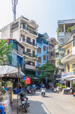 Hanoi, Vietnam - Ekim 31,2017: Hanoi, Vietnam için Caddesi'nin yerel günlük yaşam. İnsanlar-ebilmek çevresinde keşfetmek seen.