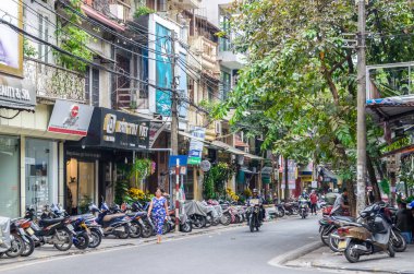 Hanoi, Vietnam - Kasım 5,2017: Hanoi, Vietnam için Caddesi'nin yerel günlük yaşam. İnsanlar-ebilmek çevresinde keşfetmek seen.