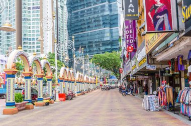 Kuala Lumpur, Malezya - Şubat 7,2017: insanlar-ebilmek Brickfields Little India KL çevresinde görülen keşfetmek, o Kızılderili topluluğu tarafından geniş bir sokağa Hint mağazaları ve restoranları ile dönüştü.