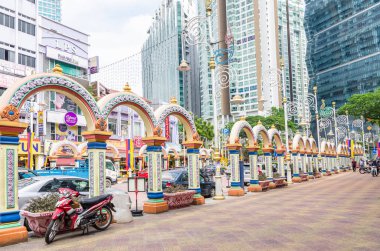 Kuala Lumpur, Malezya - Şubat 7,2017: insanlar-ebilmek Brickfields Little India KL çevresinde görülen keşfetmek, o Kızılderili topluluğu tarafından geniş bir sokağa Hint mağazaları ve restoranları ile dönüştü.