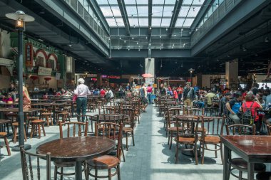 Genting Highlands, Malezya - Ekim 18,2017: insanlar kendi yemek gökyüzü Avenue Genting Highlands gıda mahkemede görülebilir.