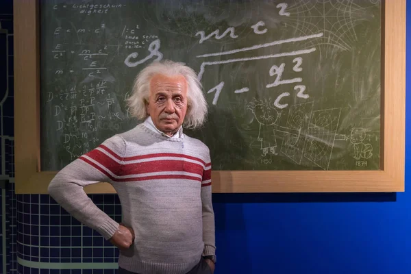 Albert Einstein vaha kuva näyttö Madame Tussauds Museum, Siam Discovery Bangkokissa Thaimaassa . — kuvapankkivalokuva