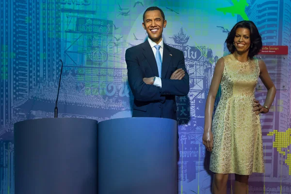 Barack Obama dan Michelle Obama wax figure display di Madame Tussauds Museum, Siam Discovery di Bangkok Thailand . — Stok Foto