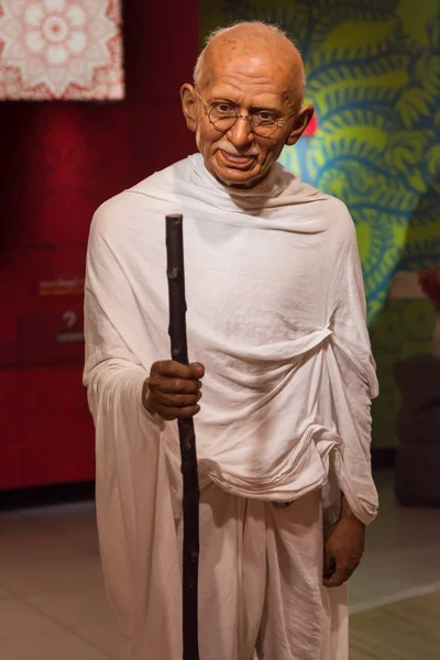 Mahatma Gandhi viasz figura kijelző Madame Tussauds Múzeum, Siam Discovery Bangkokban Thaiföld. — Stock Fotó