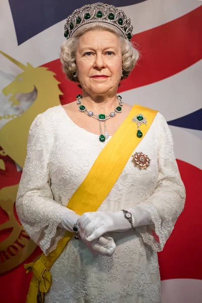 Queen Elizabeth II wax figure display at Madame Tussauds Museum,Siam Discovery in Bangkok Thailand. — Stock Photo, Image