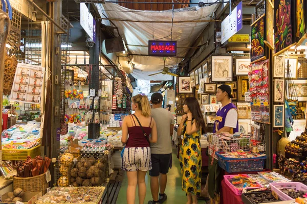 Bangkok, Tailandia - Noviembre 2,2019: La gente puede ver de compras un — Foto de Stock