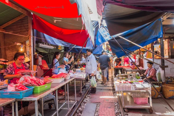 Maeklong Tailandia Oct 2019 Los Turistas Pueden Ver Explorando Comprando — Foto de Stock