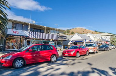 Akaroa, Yeni Zelanda - 12 Mayıs 2016: Yeni Zelanda 'nın güneyindeki Akaroa adasında yer alan restoranlar.