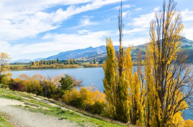 Hayes Gölü Yeni Zelanda 'nın Güney Adası, Orta Otago' daki Wakatipu Havzası 'nda yer almaktadır..