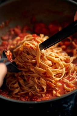 Domates soslu spagetti.