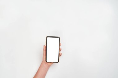 Beyaz arka planda izole edilmiş akıllı telefon.