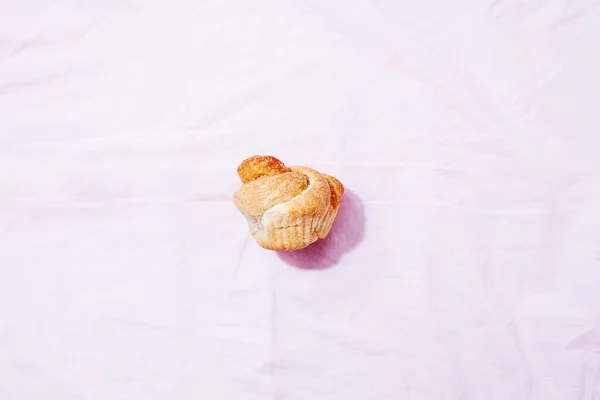 Bolos modernos na moda cruffin Croissant e Muffin — Fotografia de Stock