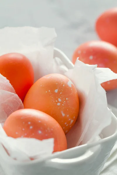 Traditional red easter eggs painted with natural dye on light gray background — ストック写真