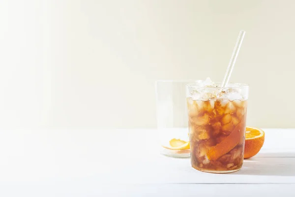 Koude Koffie Mocktail Met Sinaasappelschil Glasstro Glas Met Citrus Esprecco — Stockfoto