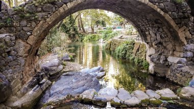 Levadia Meydanı 'ndaki Köprü