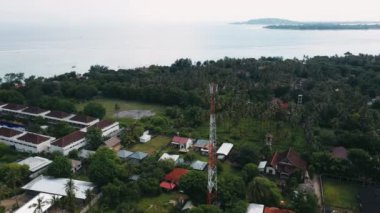 Telekom kulesi 4g 5g mobil cep telefonu iletişim kablosuz anten vericisi kentsel ve kırsal bölgelerdeki veri iletimi ve trafiği, baz istasyonu veya üs alıcı-vericisi