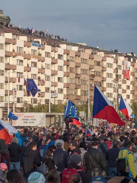 Протести на площі Летна в Празі — стокове фото