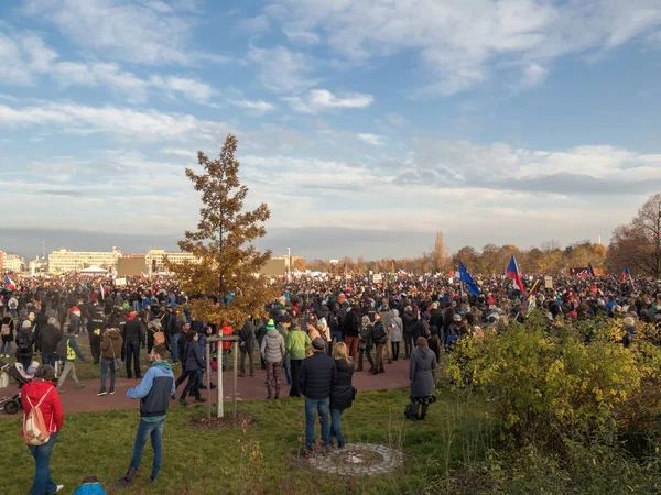 Протести на площі Летна в Празі — стокове фото