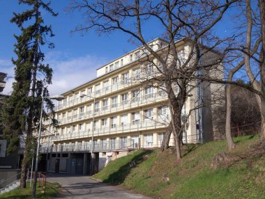 Prag - 14 Mart 2020: Na Bulovce Hastanesi Bulaşıcı, Parazit ve Tropikal Hastalıklar Kliniği.