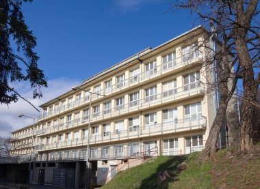 Prag - 14 Mart 2020: Na Bulovce Hastanesi Bulaşıcı, Parazit ve Tropikal Hastalıklar Kliniği.