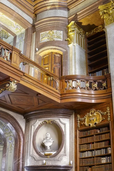 Details zum Prunksaal, dem Herzstück der Österreichischen Nationalbibliothek. — Stockfoto