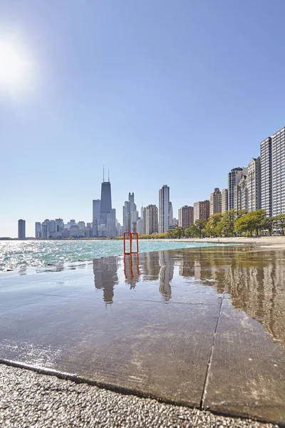 Chicago waterfront against the sun, USA. — Stock Photo, Image