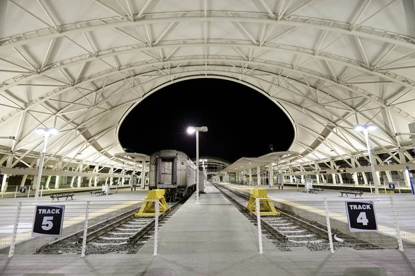 Foto nocturna de la renovada Denver Union Station . —  Fotos de Stock