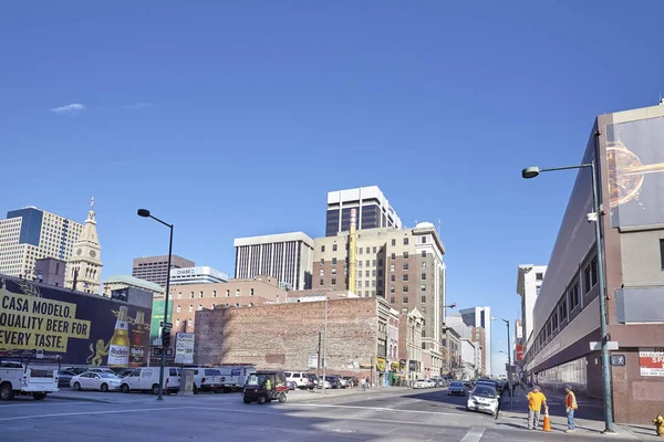 Budovy podél Champa St. Curtis parku, nejstarší čtvrti Denver. — Stock fotografie