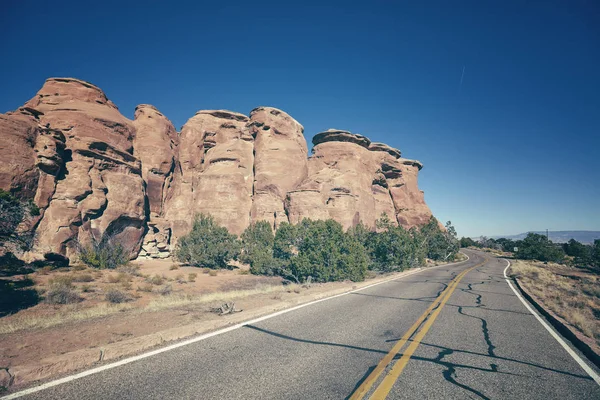 Retro toned scenic road, travel concept background, Colorado — Stock Photo, Image