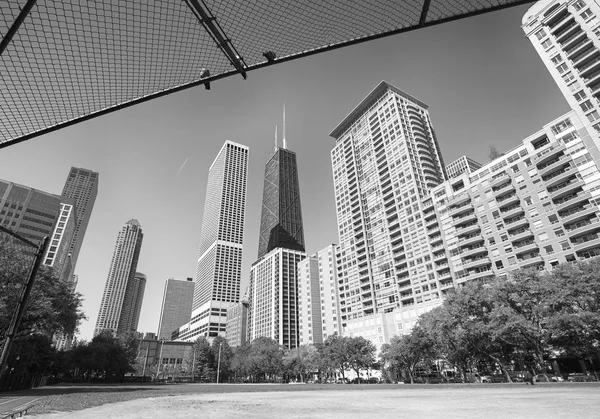 アメリカ、シカゴ市ダウンタウンの黒と白の写真. — ストック写真