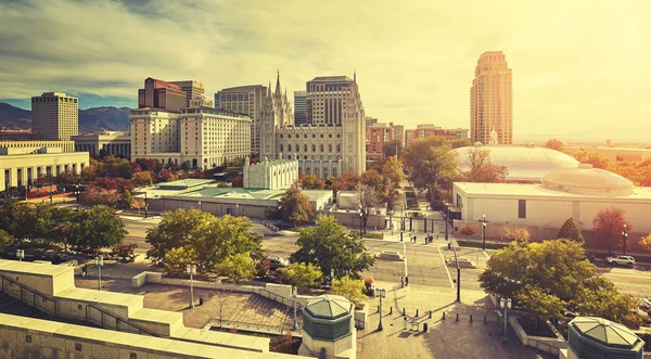 Vintage tónovaný západ slunce nad Salt Lake City downtown. — Stock fotografie