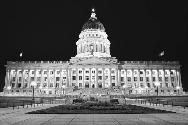 Svart och vit bild av Utah State Capitol. — Stockfoto