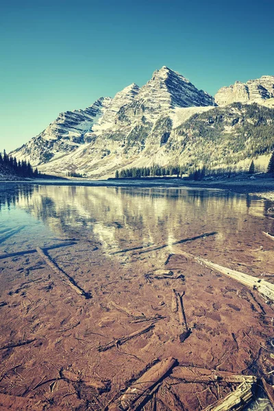 Vintage toned Maroon Bells reflected in frozen lake. — Stock Photo, Image
